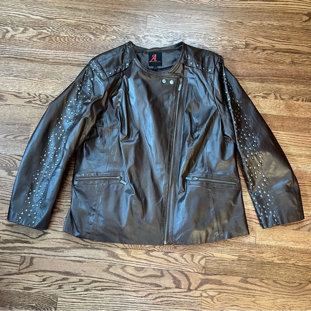 NWOT Adrienne Landau Brown Leather Studded Jacket Zip-Front Design